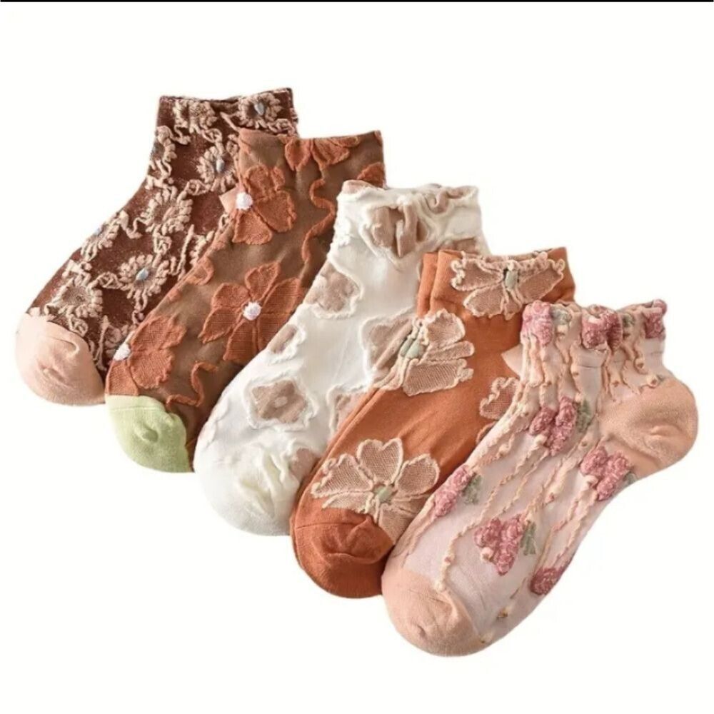Pink floral embroidered ankle socks hosiery